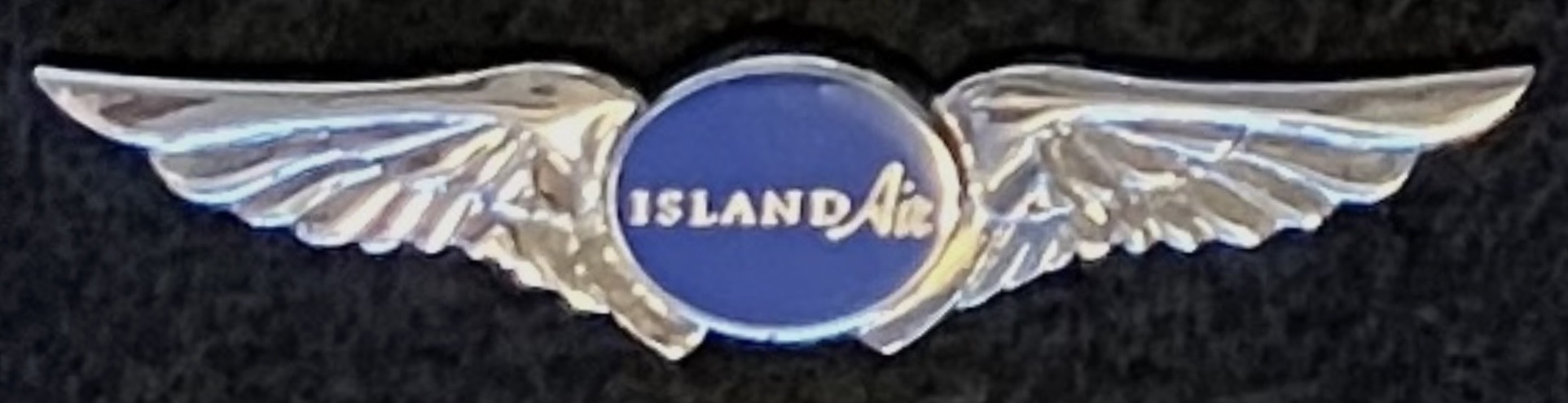 Image of Island Air First Officer wing