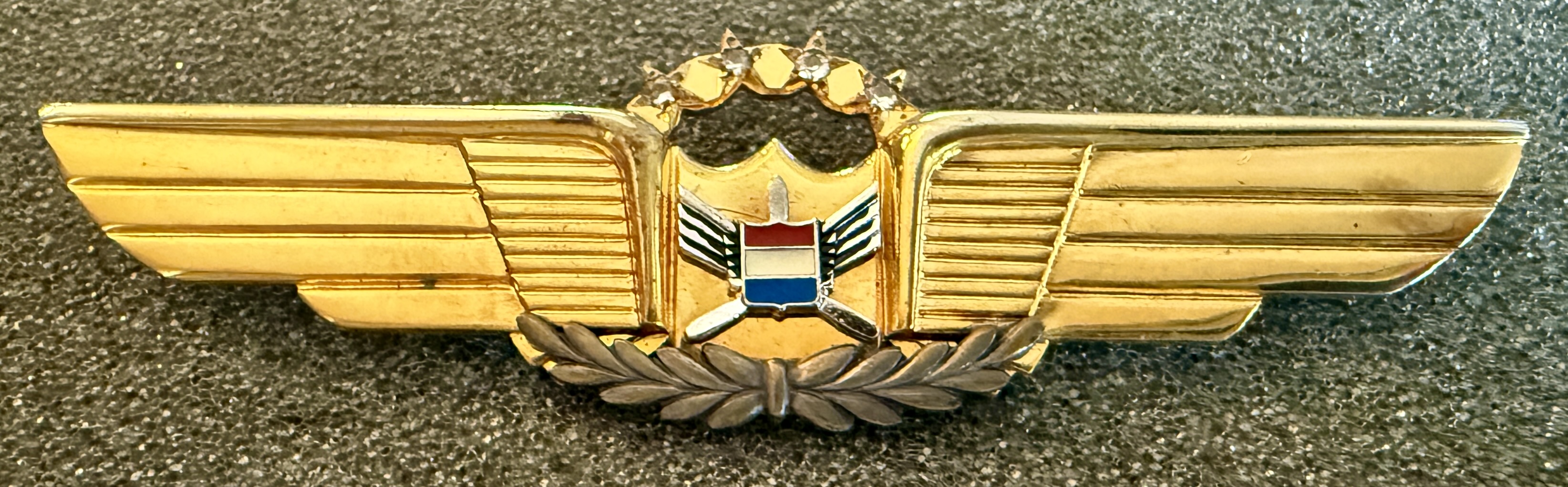 United Air Lines Management Pilot - 4 Diamonds w/ wreath & diamond (25 - 29 years of service)