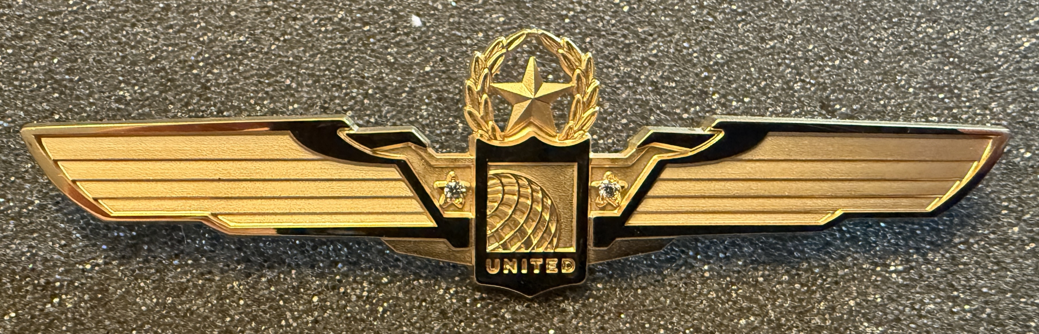 United Airlines Captain (35 - 40 Years of Service)