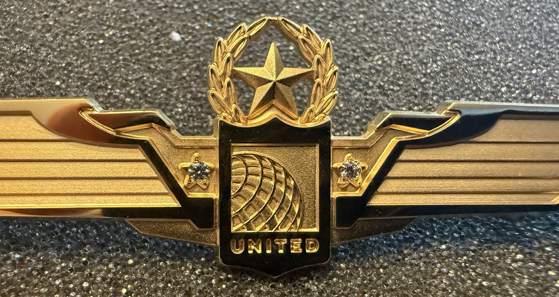 Image of United Airlines Captain (35 - 40 Years of Service) wing